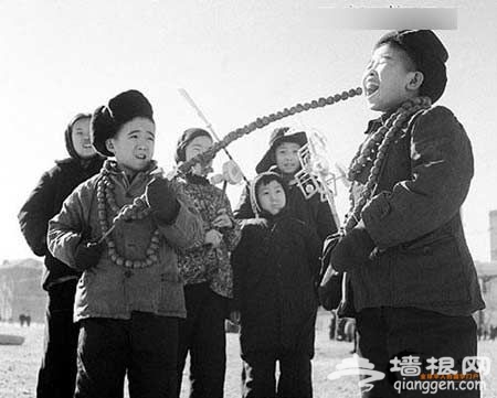 老北京60年代的元宵节：儿童最爱糖葫芦[墙根网]