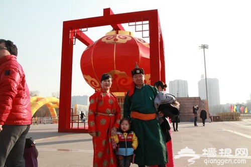 看看外国人在北京 如何空中闹元宵[墙根网]