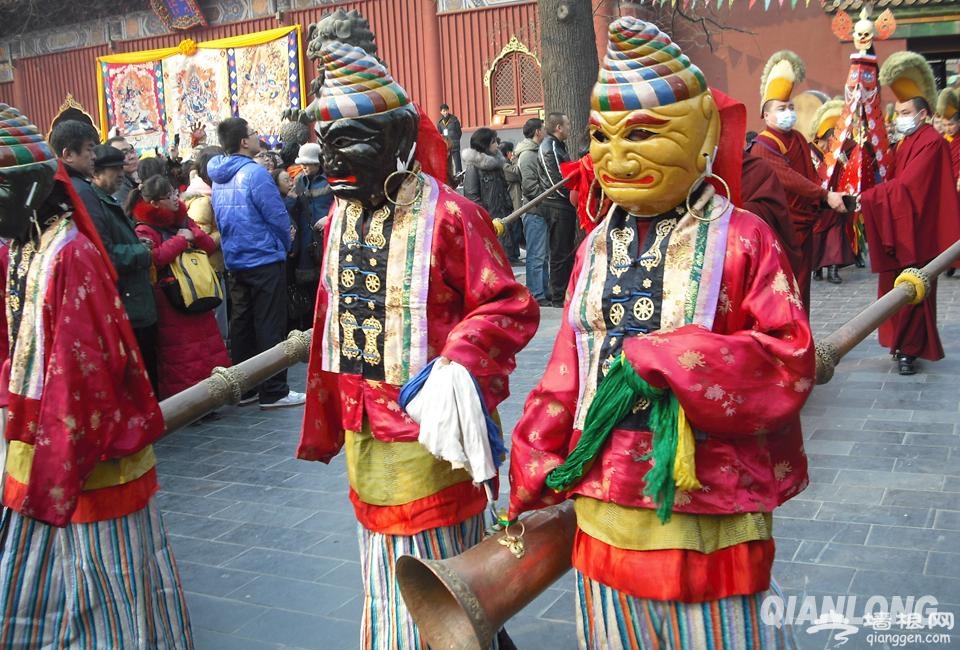 北京雍和宫举行“打鬼”仪式 祈求新年吉祥[墙根网]