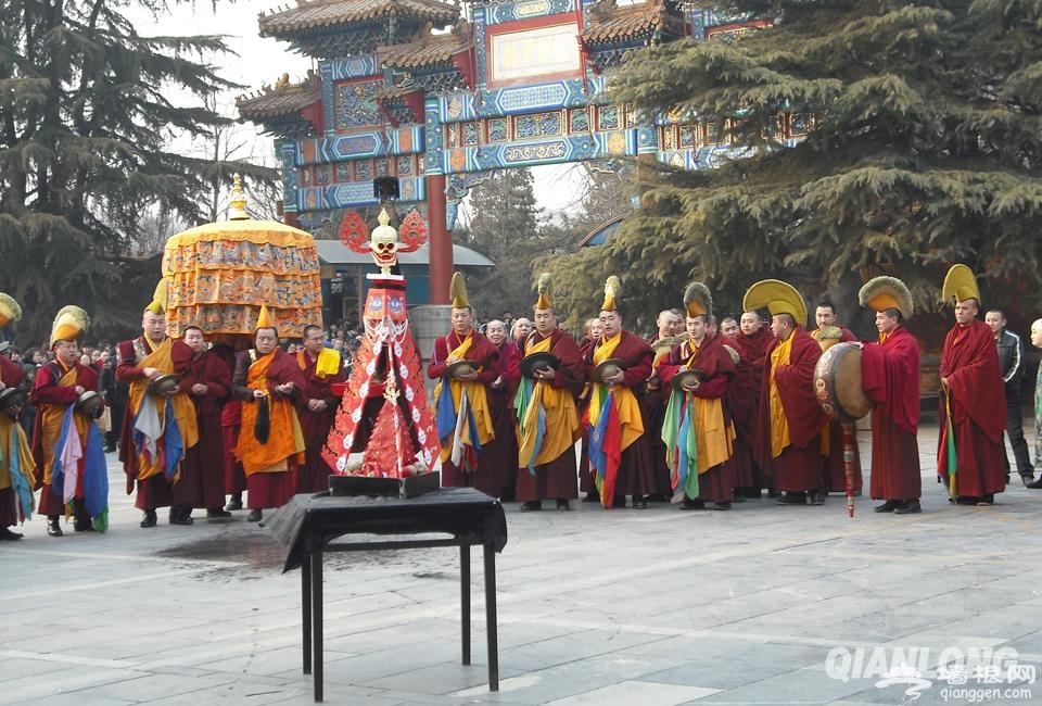 北京雍和宫举行“打鬼”仪式 祈求新年吉祥[墙根网]