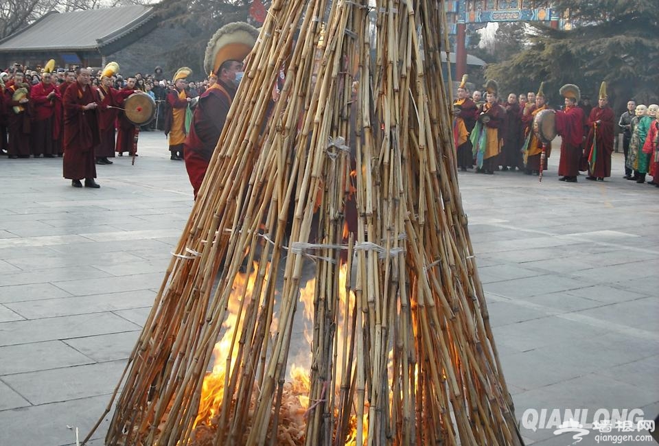 北京雍和宫举行“打鬼”仪式 祈求新年吉祥[墙根网]