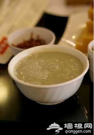老北京人爱喝豆汁