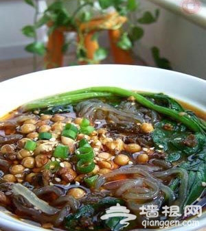 门脸不起眼 口味却超正的酸辣粉[墙根网]