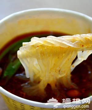 门脸不起眼 口味却超正的酸辣粉[墙根网]