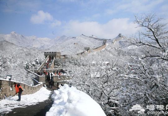 三月飞雪似花开，长城晴雪迎客来