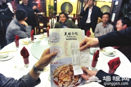 餐馆被曝有两本菜单：点20元钟水饺结账时变40元