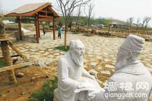 药物园中孙思邈诊病塑像