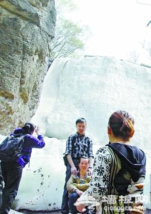 高温30℃ 京西双龙峡观冰瀑