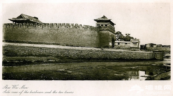 沙窝门（广渠门）内外瓮城和瓮城侧影（喜仁龙：《北京的城墙与城门》）