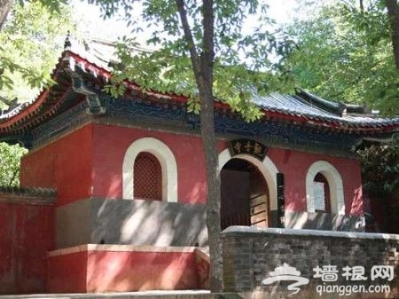 都市避暑胜地 聆听京郊古刹的夏日钟声
