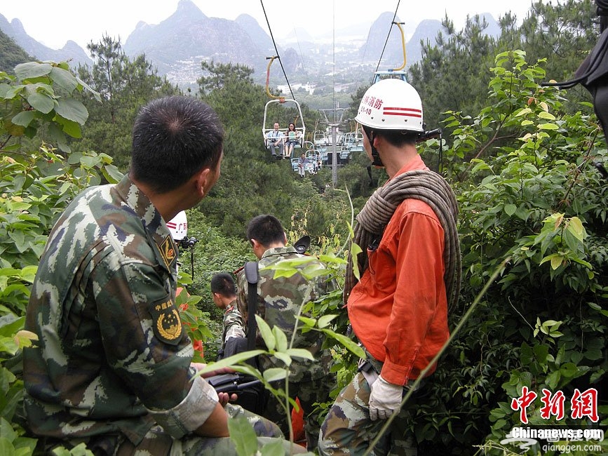 桂林尧山景区缆车故障 百余人被困高空[墙根网]
