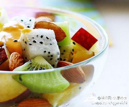 杏仁鲜果拌沙拉