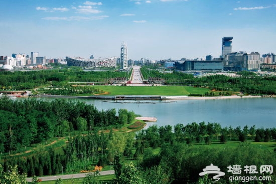 北京奥林匹克森林公园，仰山南麓碧连天。摄影：何建勇
