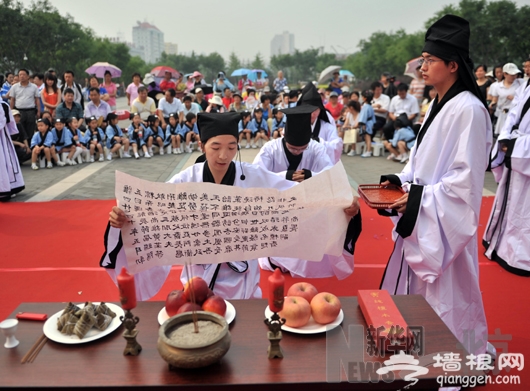 东城区永定门城楼 端午节礼祭屈原[墙根网]