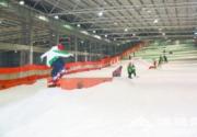 乔波滑雪馆 盛夏滑雪战酷暑