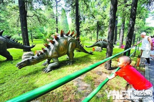 恐龙来啦！第三届景山公园恐龙展开幕