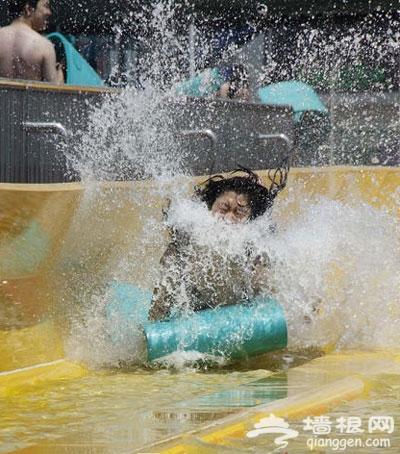 玩转暑假：北京欢乐水魔方“海啸狂欢夜”