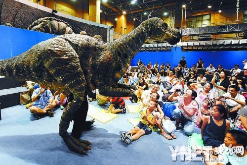 北京自然博物馆迎来洋恐龙