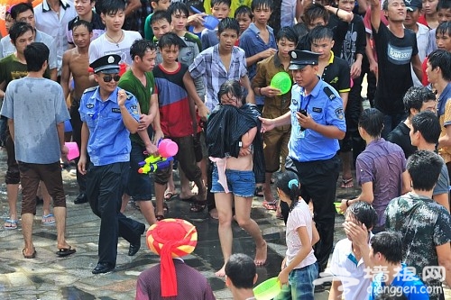海南嬉水节多名女性遭性骚扰(图)