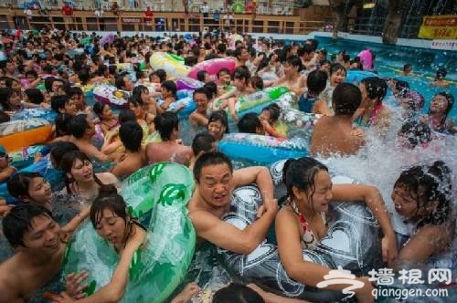 游泳池近半“尿”超标 为应对温泉下药[墙根网]
