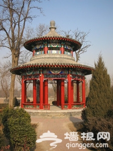 北京遗址公园展现古城魅力