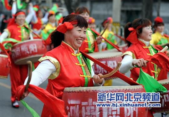 2013龙潭庙会 花会走街庆佳节