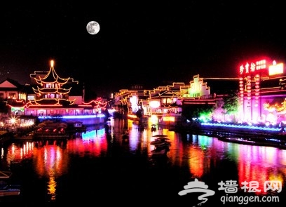 秦淮河畔赶元宵节淮灯会[墙根网]