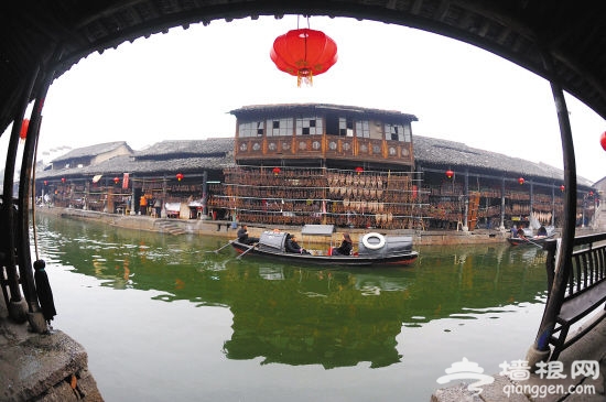 绍兴安昌古镇沿河的老街