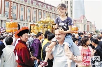中国旅游日 海河文化游活动在津湾广场举行[墙根网]