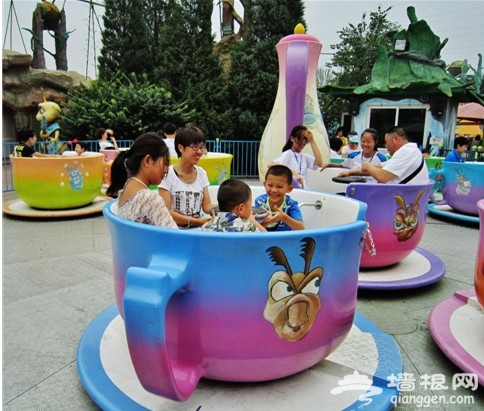 北京欢乐谷 心系下一代 情浓儿童节