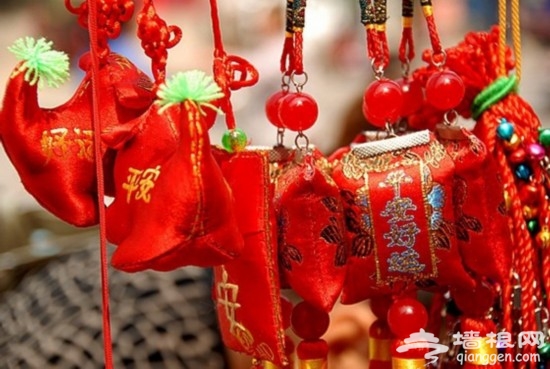 西安大明宫里端午节旱地龙舟火热赛[墙根网]