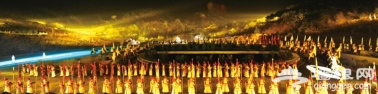 实景演出天人合一，康熙大典点亮承德夜游市场[墙根网]