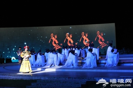 实景演出天人合一，康熙大典点亮承德夜游市场[墙根网]