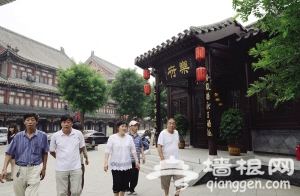 杨柳青巨龙古玩城开张纳客