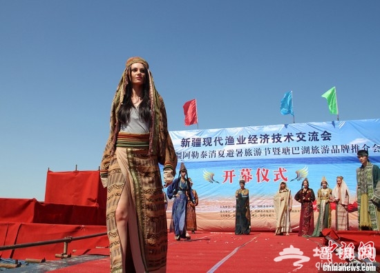 2013新疆阿勒泰旅游节开幕式[墙根网]