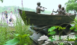 让我们荡起双桨”铜塑在北海公园落成[墙根网]