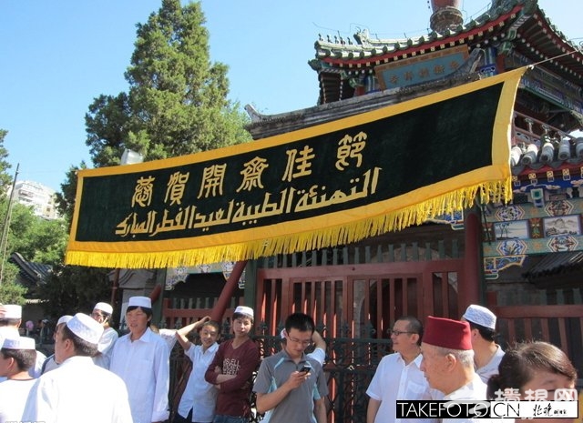 2013北京牛街开斋节8日开幕 牛街4条公交线路临时绕行[墙根网]