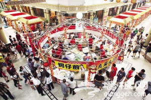 2013第四届天津台湾美食节开幕 百余种小吃亮相食品街
