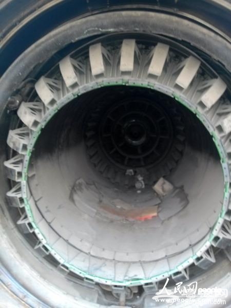 中国航空博物馆飞机遭游人随意损毁 尾部塞满垃圾