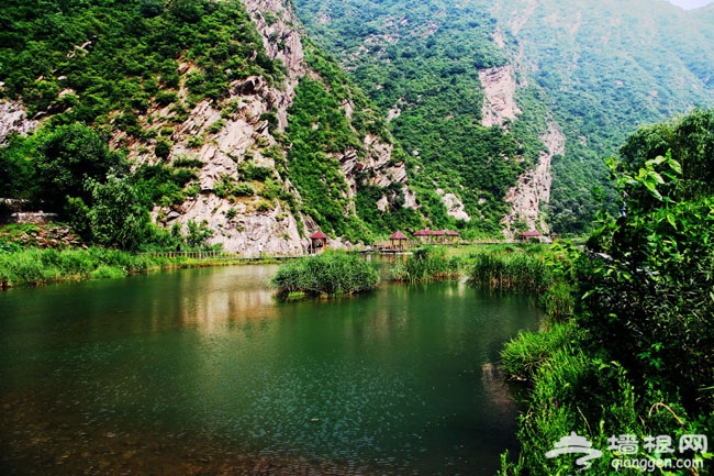 青山绿水绕半城 怀柔白河湾上洒明辉