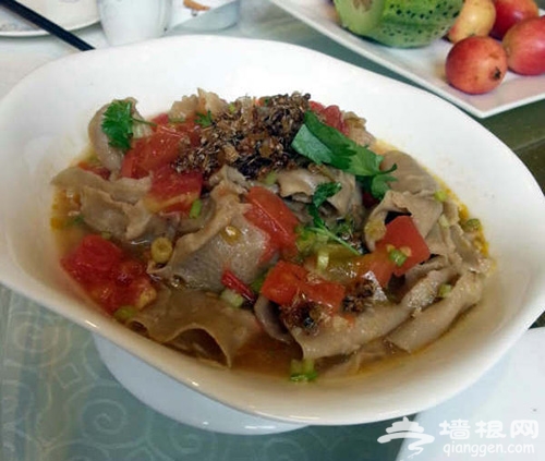 风吹西北美食香 草原情愫好餐厅