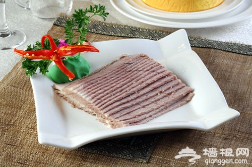 风吹西北美食香 草原情愫好餐厅