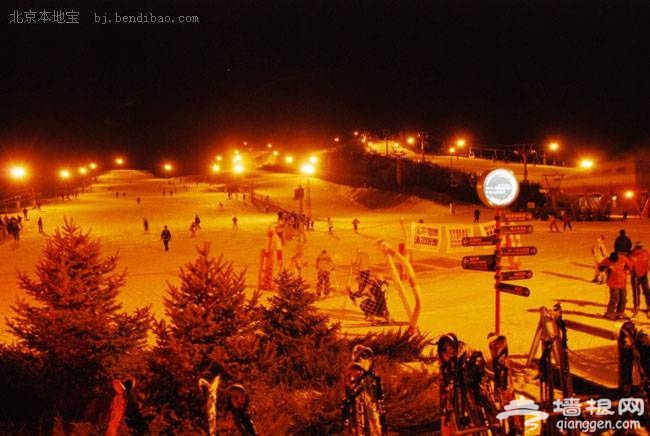 京郊军都山滑雪场 游走于白天与黑夜的浪漫