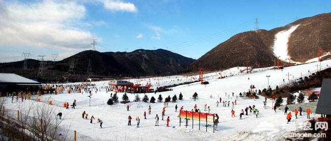 京郊军都山滑雪场 游走于白天与黑夜的浪漫