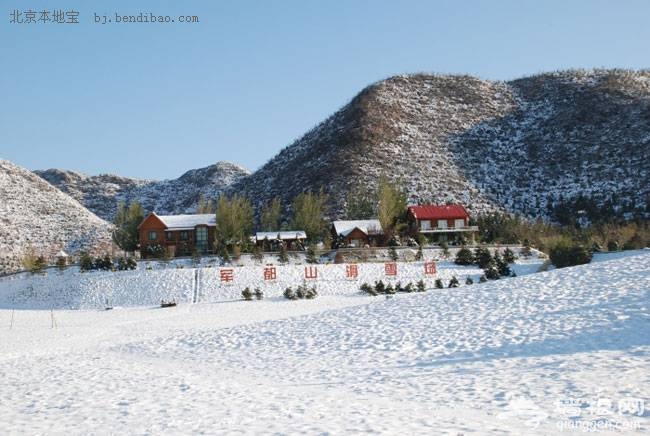 京郊军都山滑雪场 游走于白天与黑夜的浪漫