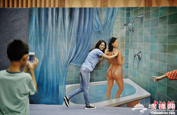 天津首届国际3D魔幻艺术展开幕 美妙逼真[墙根网]