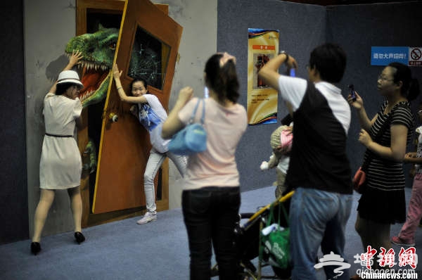 天津首届国际3D魔幻艺术展开幕 美妙逼真[墙根网]