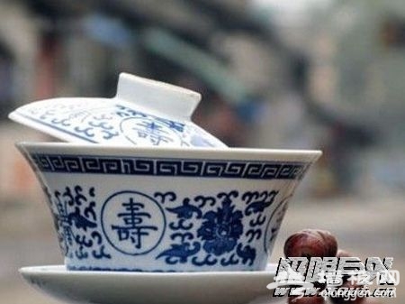 在成都安逸喝茶搓麻品小吃
