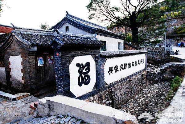 苇子水村:桃花源内住农家