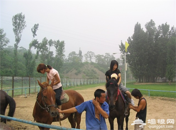 6月去哪儿玩 盘点北京周边骑马的地方[墙根网]